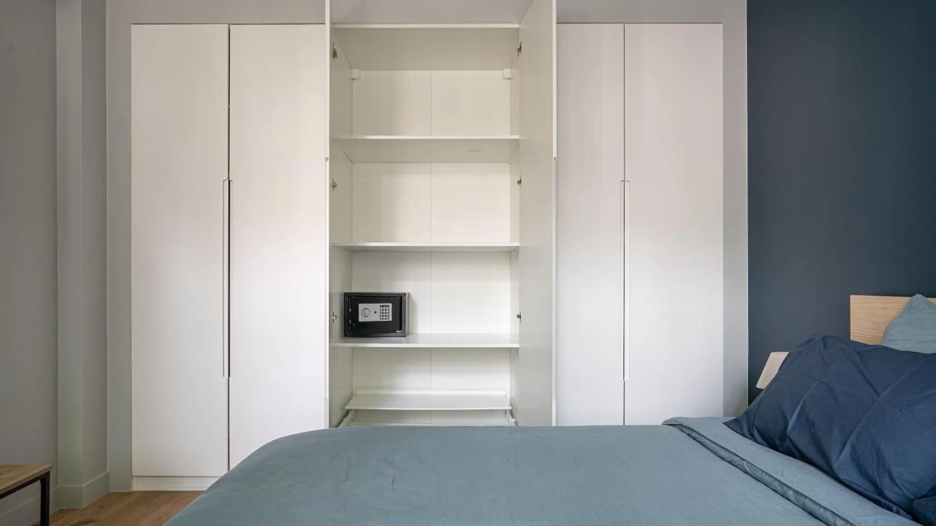 Grand Climatise 2br Avec Terrasse Paris