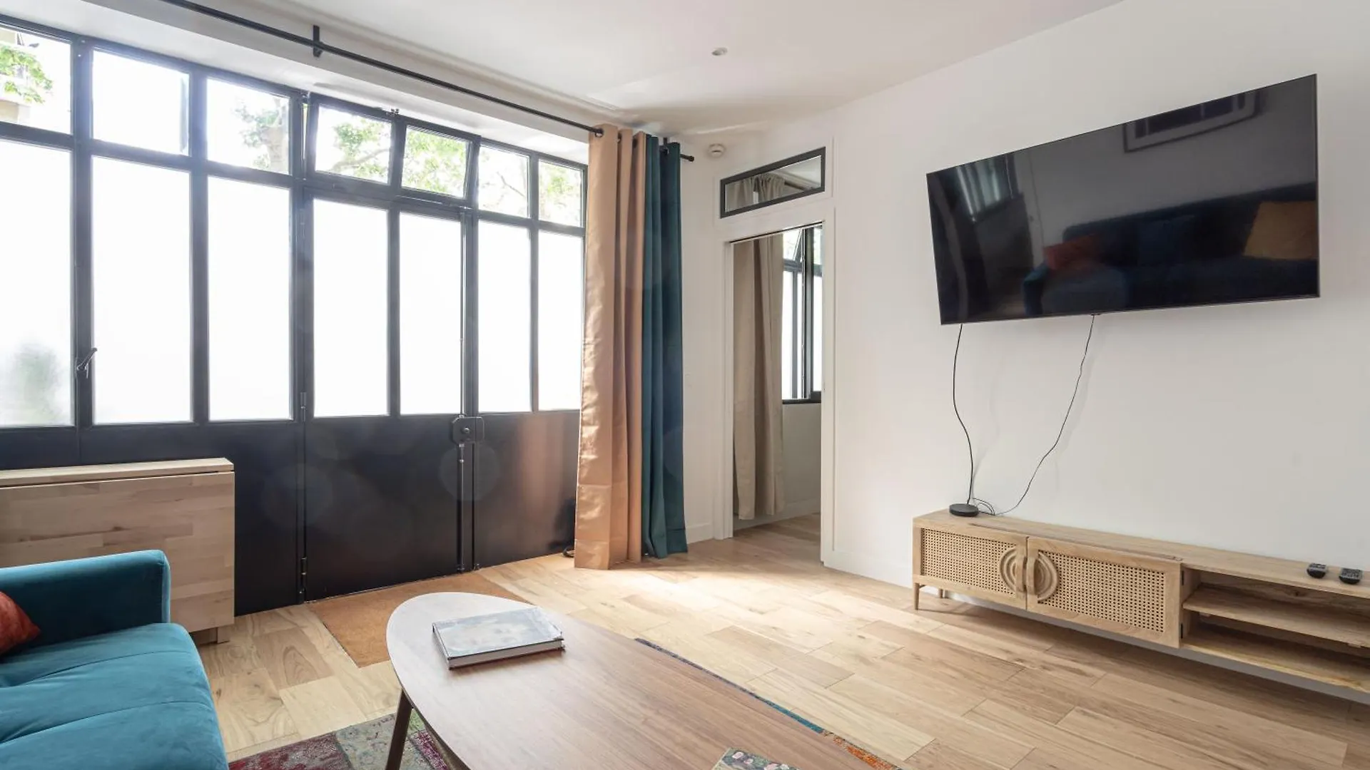 Grand Climatise 2br Avec Terrasse *