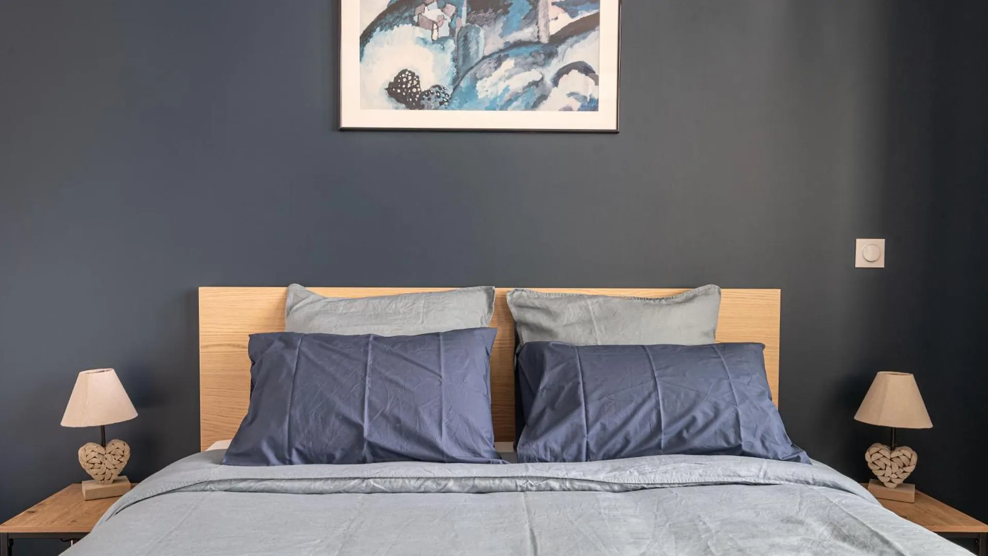 Grand Climatise 2br Avec Terrasse Apartment