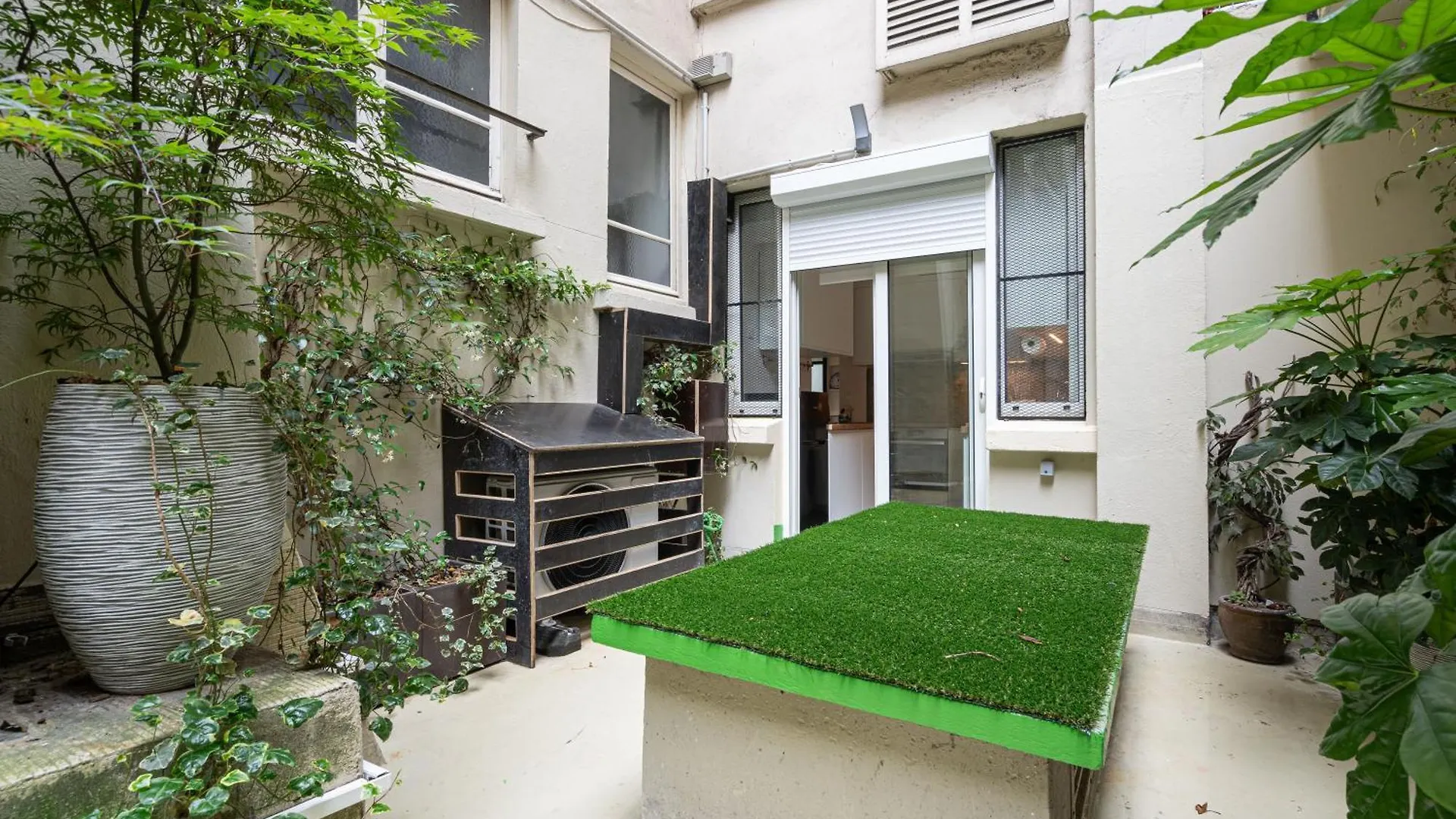 Grand Climatise 2br Avec Terrasse *
